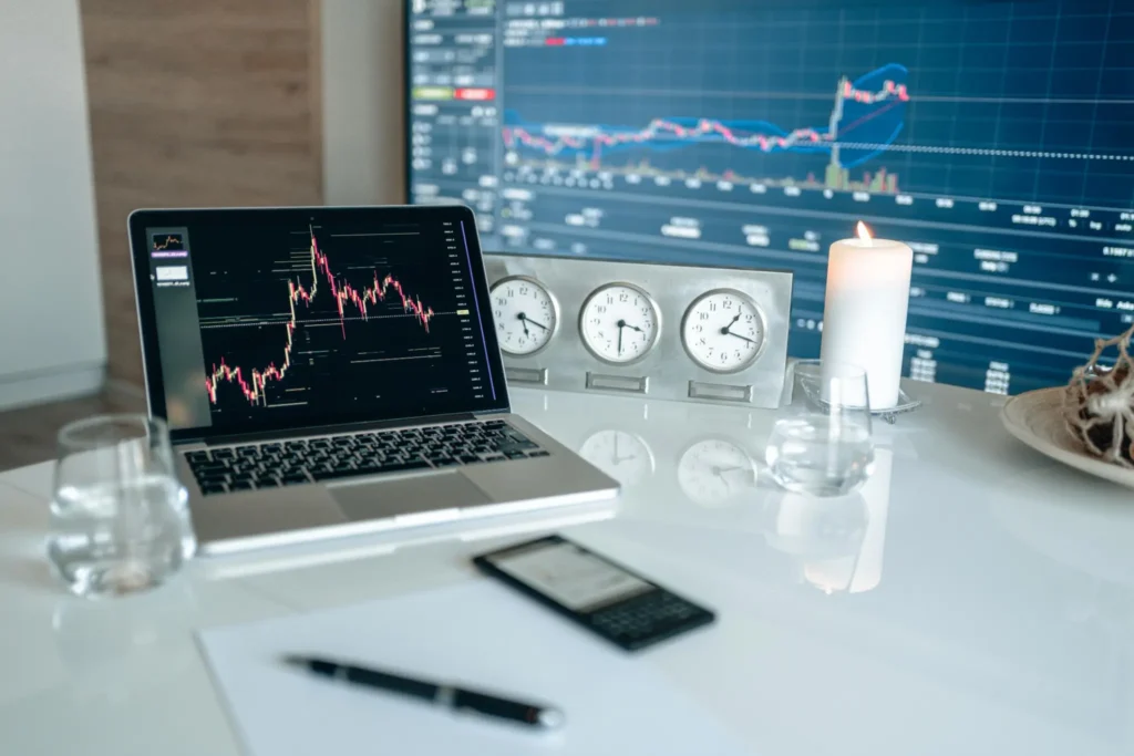 Trading mit Kryptowährungen, Bitcoin und Altcoins vor Kurscharts